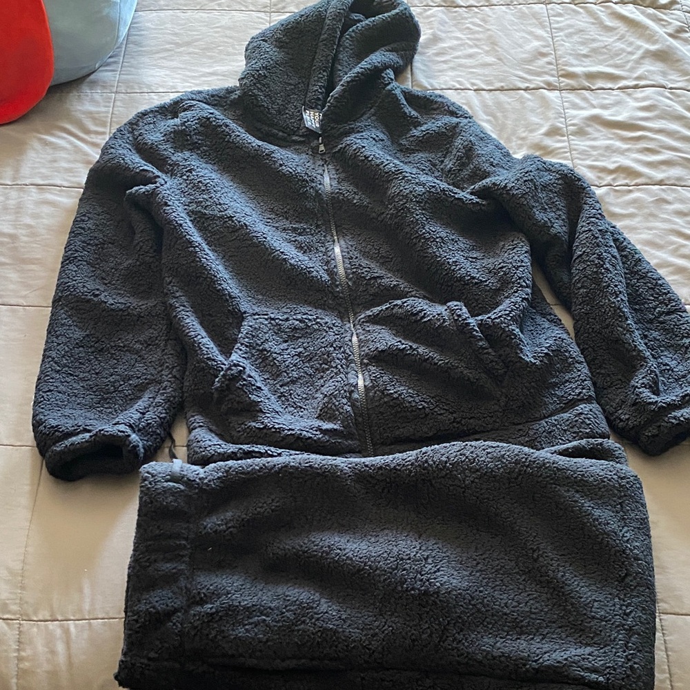Cozy Black Men’s set zip up hoodie and sweatpants